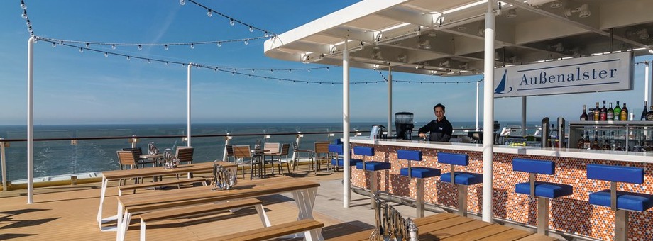TUI Cruises Mein Schiff 5 Interior Aussenalster Bar & Grill.jpg